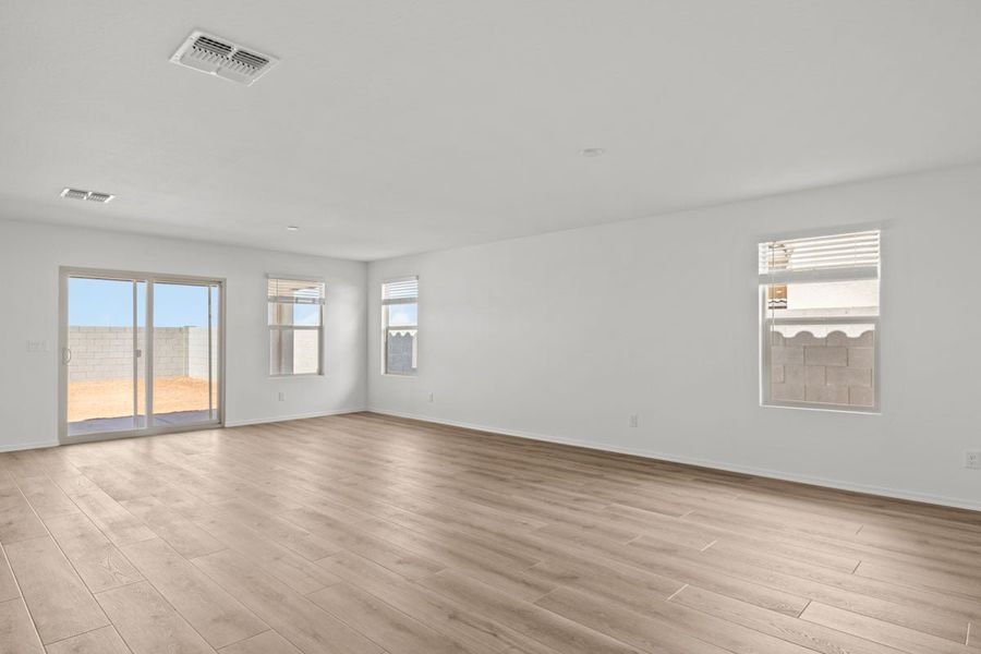 Spacious, unfurnished interior of a new home in Skyline Village Enclaves, San Tan Valley (Image 6).