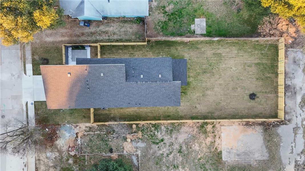 Exterior details and patio area of a home in , Dallas (Image 4).