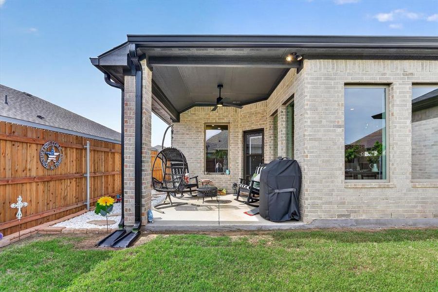 Covered concrete patio featuring recessed lighting and a ceiling fan