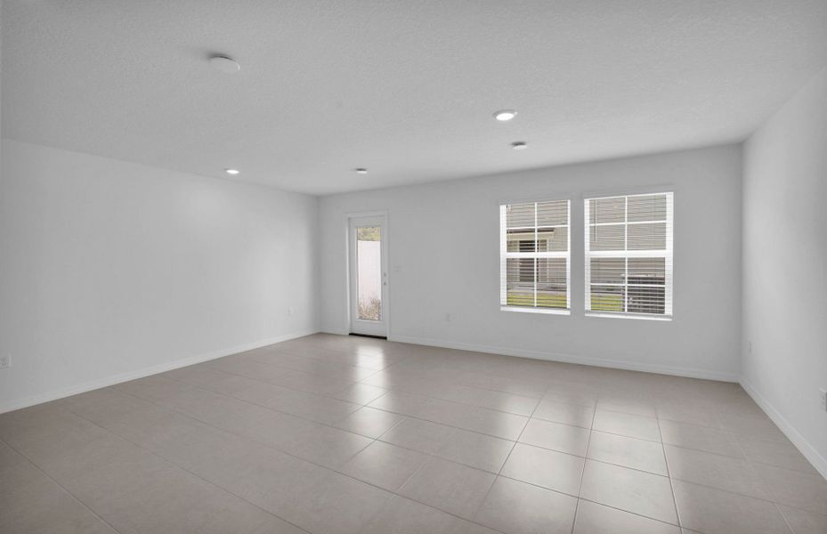 Spacious, unfurnished interior of a new home in Normandy Pines, Jacksonville (Image 18).