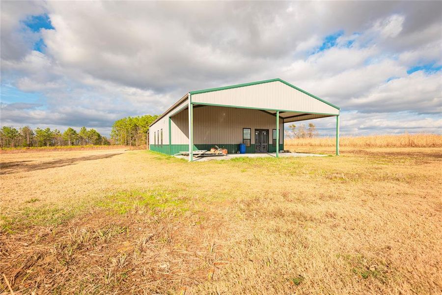 Exterior details and patio area of a home in , Clarksville (Image 22).