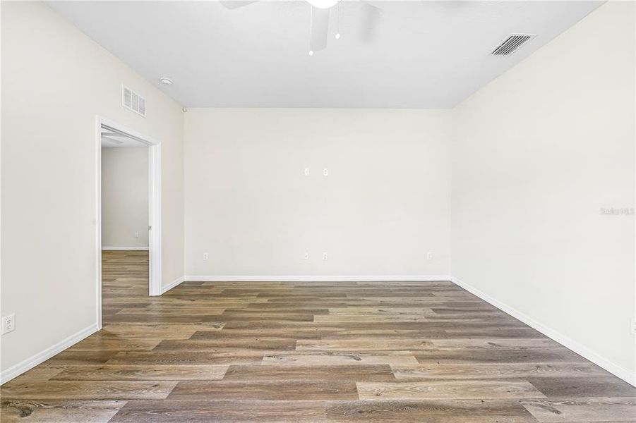 Spacious, unfurnished interior of a new home in , Weeki Wachee (Image 30).