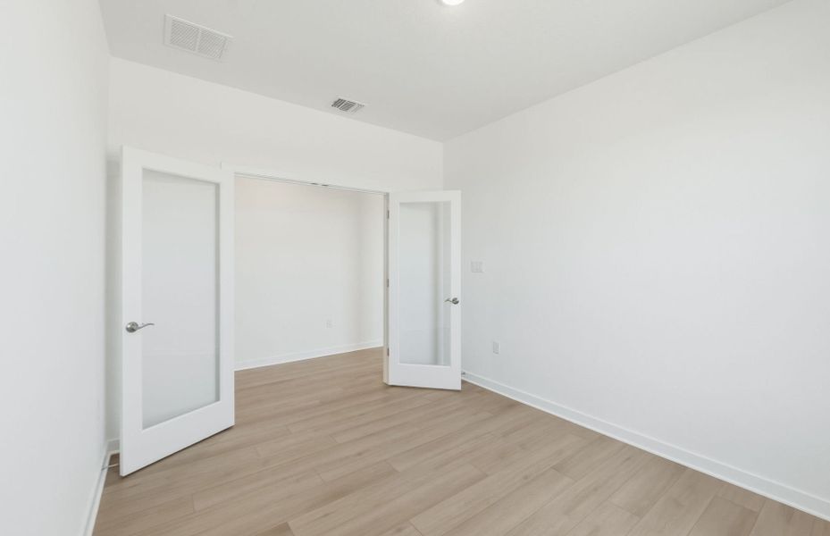 Spacious, unfurnished interior of a new home in Del Webb Austin at Lost Pines, Bastrop (Image 37). Spacious, unfurnished interior of a new home in Del Webb Austin at Lost Pines, Bastrop (Image 37).