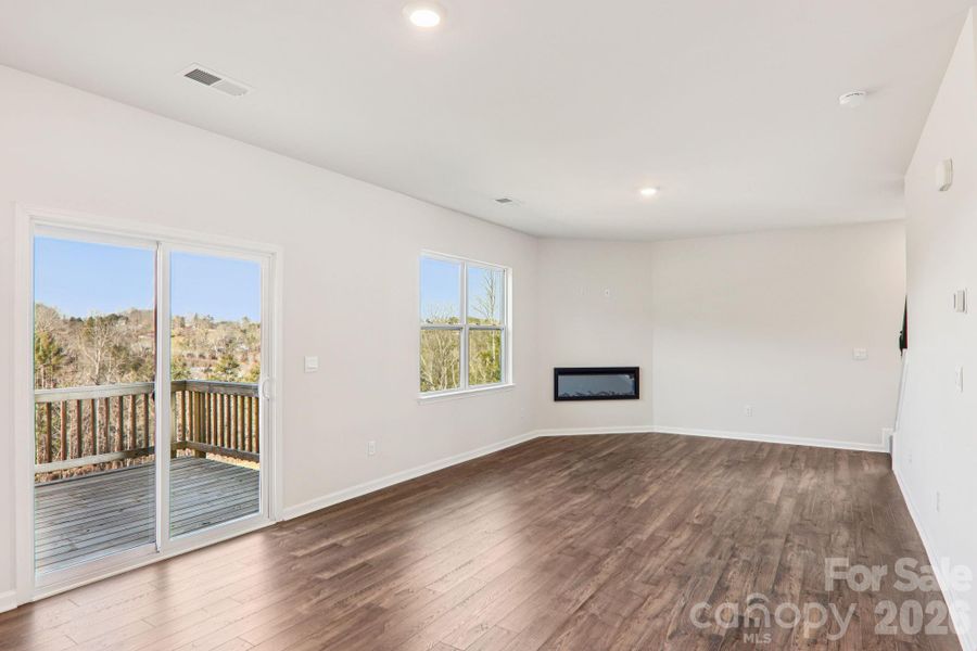 Spacious, unfurnished interior of a new home in Rydele Heights, Asheville (Image 33).
