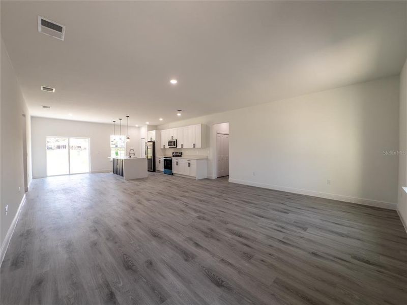 Spacious, unfurnished interior of a new home in , Ocala (Image 18).
