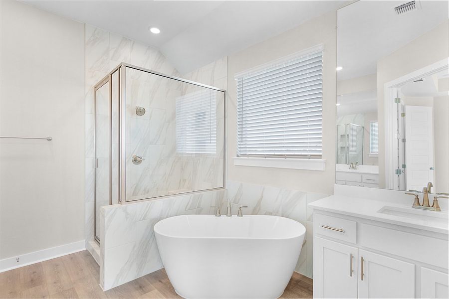 Furnished interior view inside a new home in Highland Village, Georgetown (Image 6).