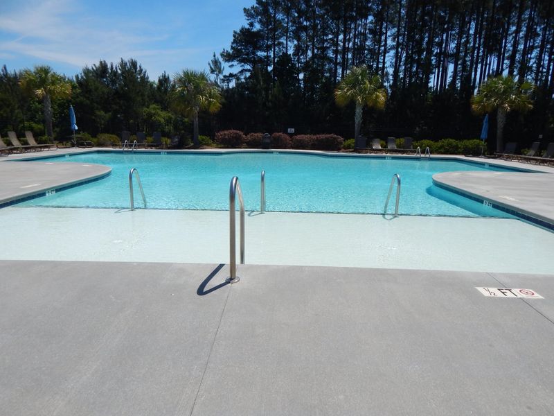 Community amenities in , Summerville (Image 12).
