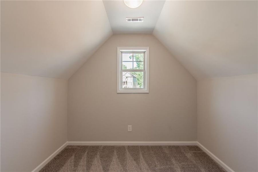 Spacious, unfurnished interior of a new home in Benson Estates, Dallas (Image 11).