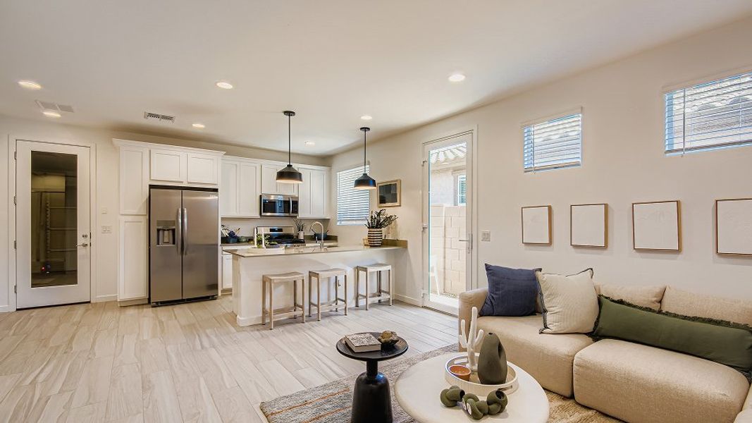 4083 Revoluton NG Living 1of3 F1 Base2