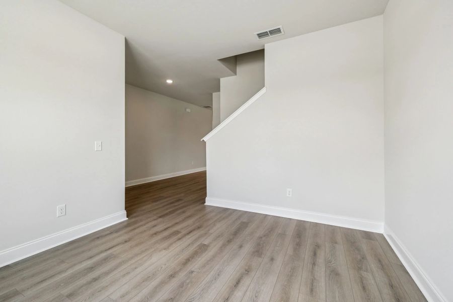 Spacious, unfurnished interior of a new home in Cades Bluff, Lebanon (Image 18).