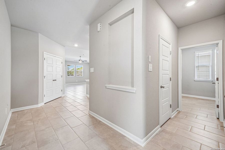 Spacious, unfurnished interior of a new home in Thomas Pond, San Antonio (Image 41). Spacious, unfurnished interior of a new home in Thomas Pond, San Antonio (Image 41).