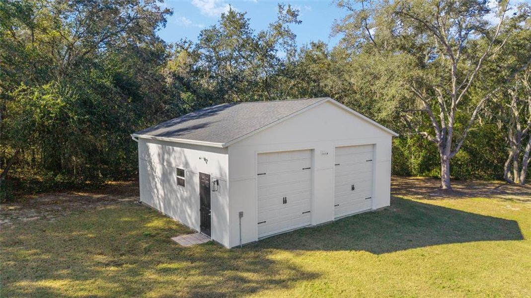 Exterior details and patio area of a home in , Belleview (Image 36).