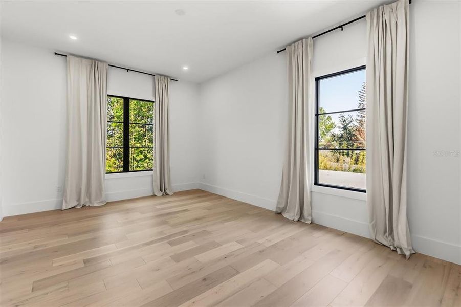 Spacious, unfurnished interior of a new home in , Winter Park (Image 50).