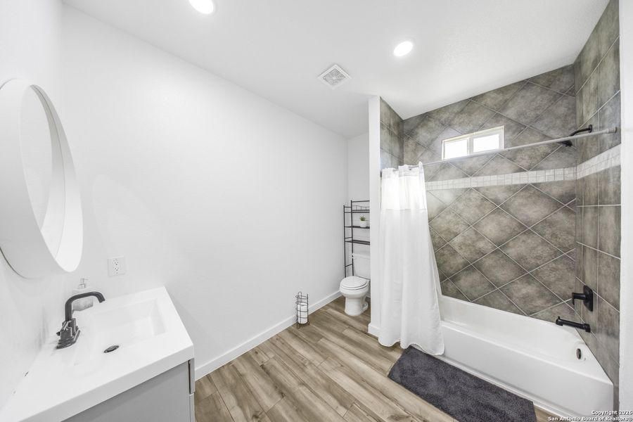 Furnished interior view inside a new home in , Floresville (Image 15).