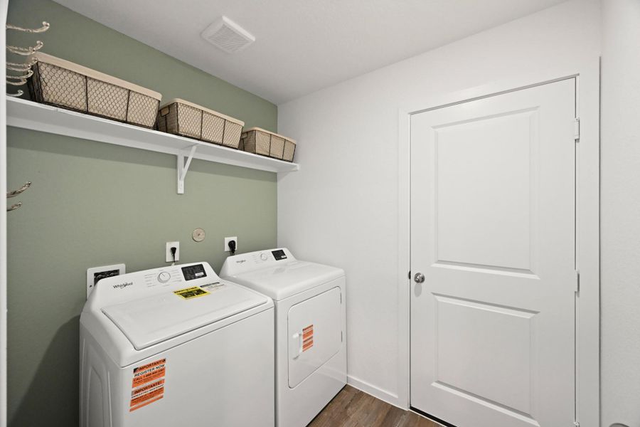 Furnished interior view inside a new home in Silverthorne, Conroe (Image 17).