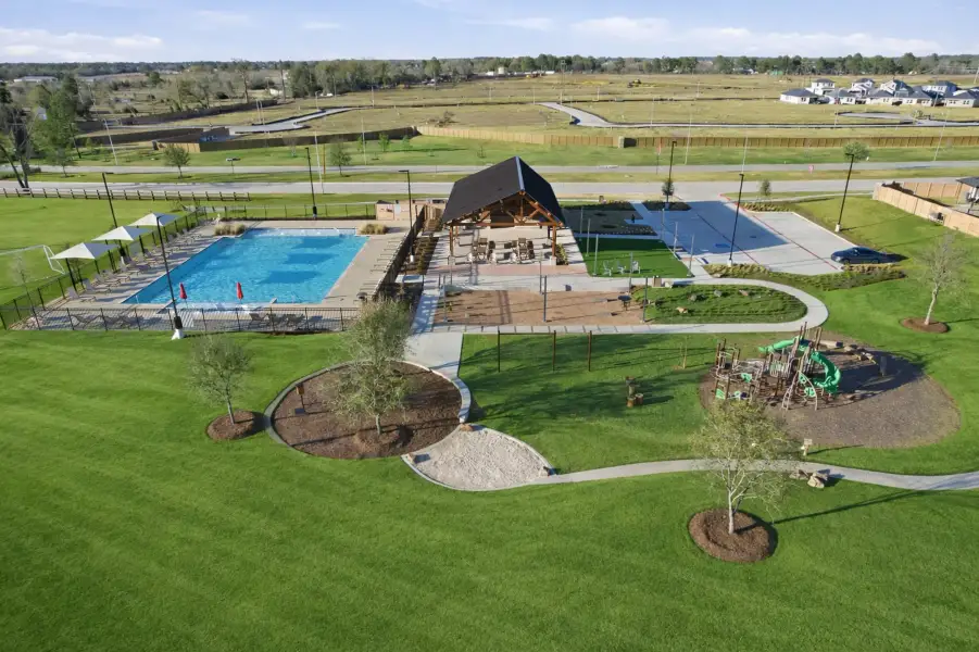 Community amenities in Redbud, Hockley (Image 17).
