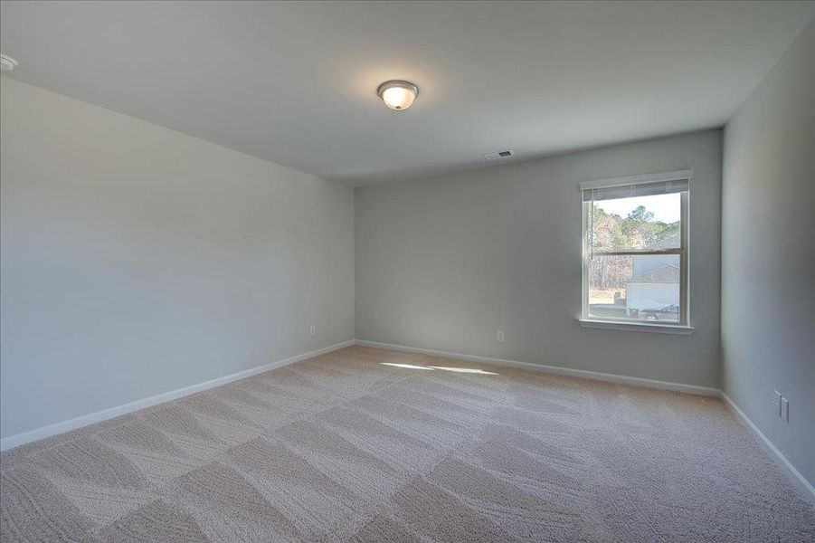 Spacious, unfurnished interior of a new home in Riverbend Overlook, Fayetteville (Image 28).