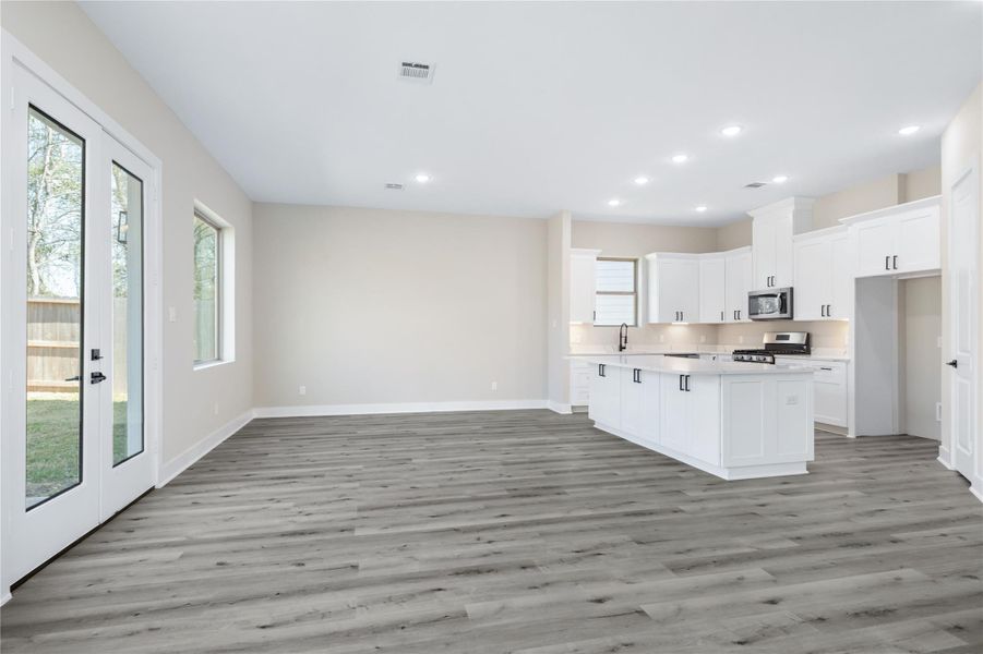 Spacious, unfurnished interior of a new home in , Houston (Image 15).