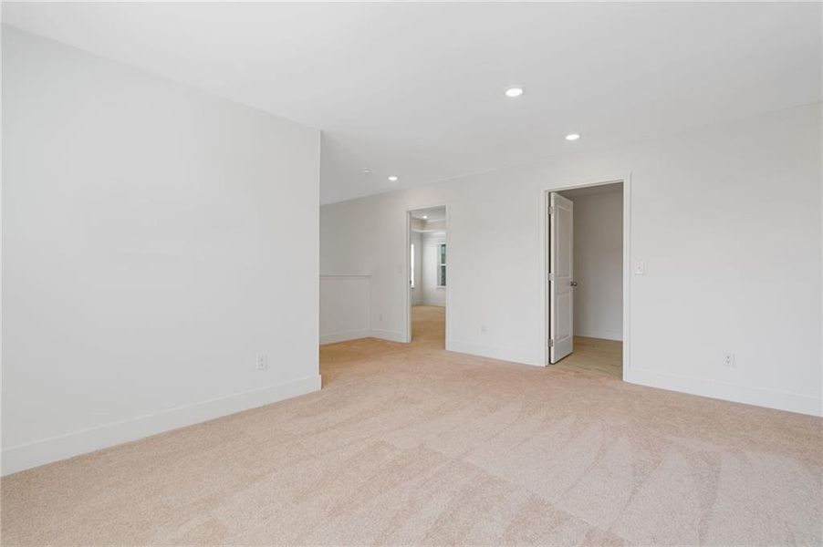 Spacious, unfurnished interior of a new home in , Dallas (Image 48).