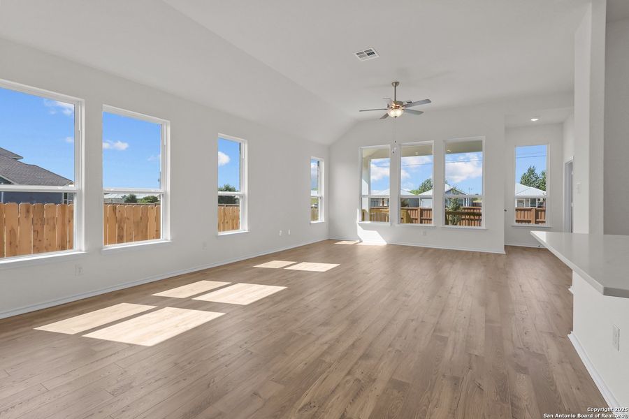 Spacious, unfurnished interior of a new home in Sunflower Ridge, New Braunfels (Image 14). Spacious, unfurnished interior of a new home in Sunflower Ridge, New Braunfels (Image 14).