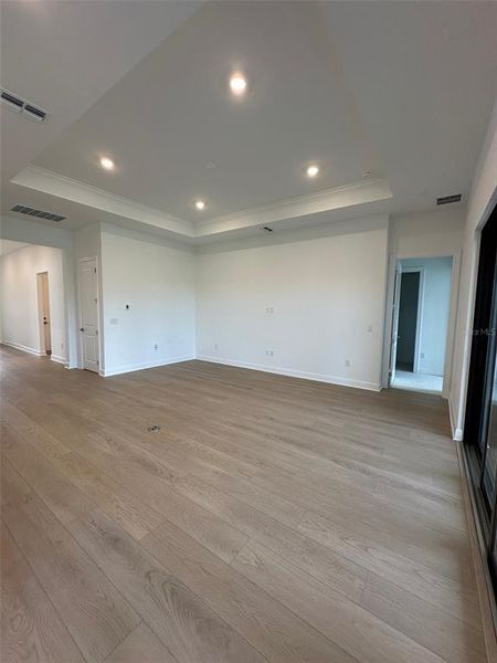 Spacious, unfurnished interior of a new home in Lakespur Wellen Park, Venice (Image 26).