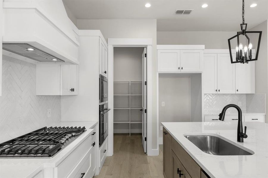 13. 1902 Pebble - Kitchen (3)