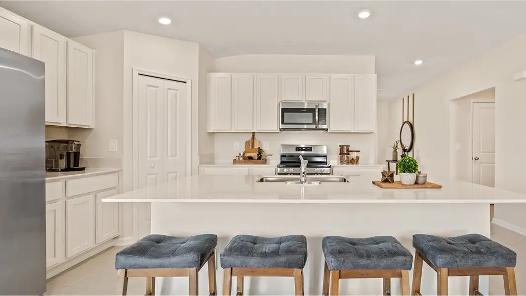 Florida CORE P003 Crest Kitchen 2of2 F1 Base3 6 9 25