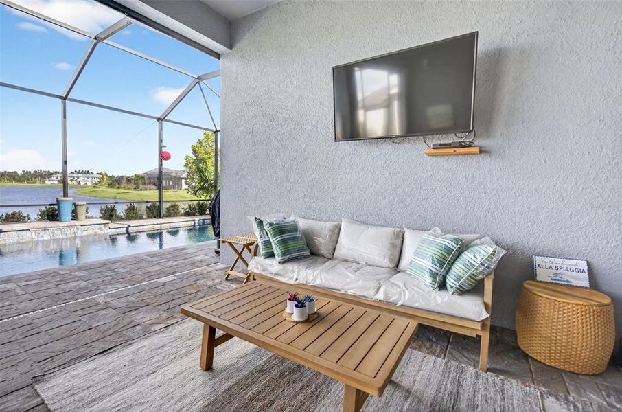 Exterior details and patio area of a home in , Venice (Image 2).