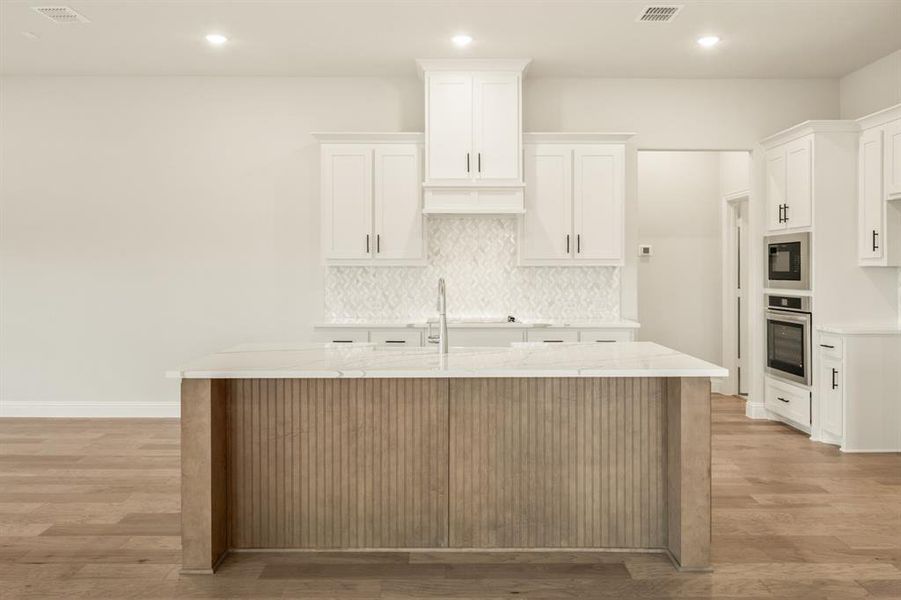 Furnished interior view inside a new home in The Retreat at North Grove 60, Waxahachie (Image 9). Furnished interior view inside a new home in The Retreat at North Grove 60, Waxahachie (Image 9).