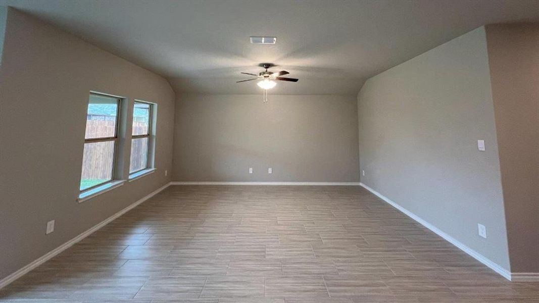 Spacious, unfurnished interior of a new home in Rosewood at Beltmill, Fort Worth (Image 10).