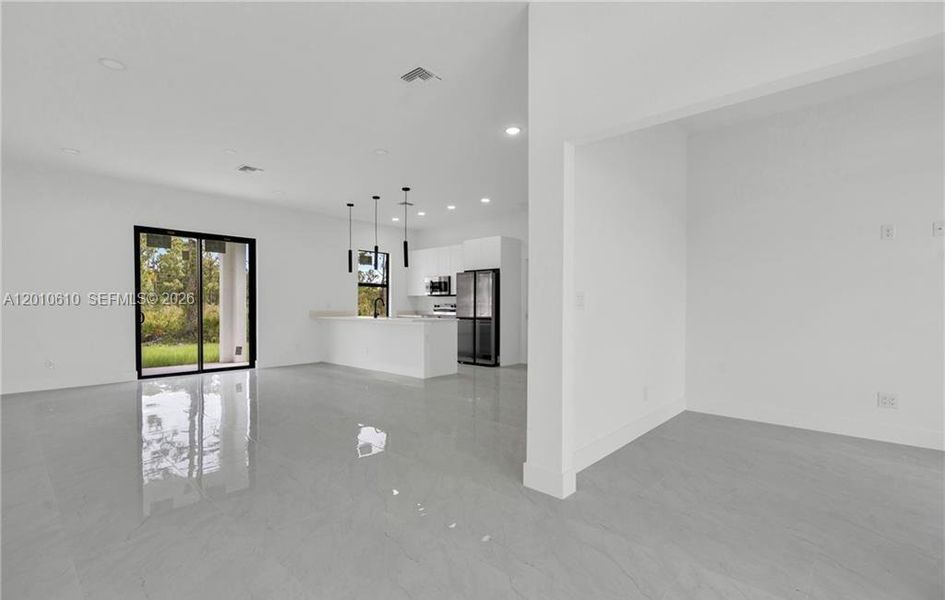 Spacious, unfurnished interior of a new home in , Lehigh Acres (Image 20).