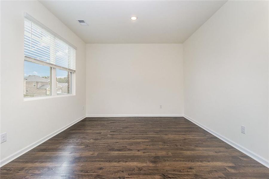 Spacious, unfurnished interior of a new home in Broder Farm, Stockbridge (Image 21).