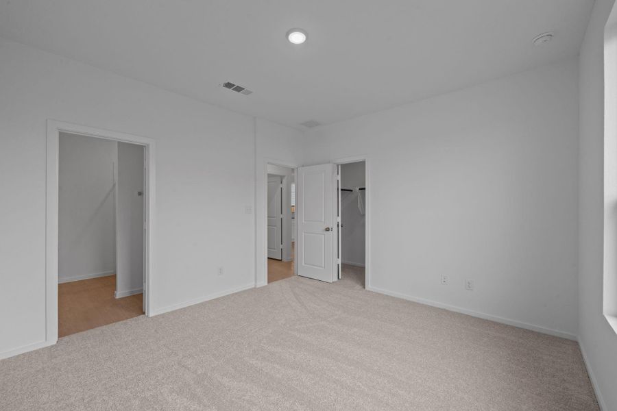 Spacious, unfurnished interior of a new home in Montgomery Bend, Montgomery (Image 13).