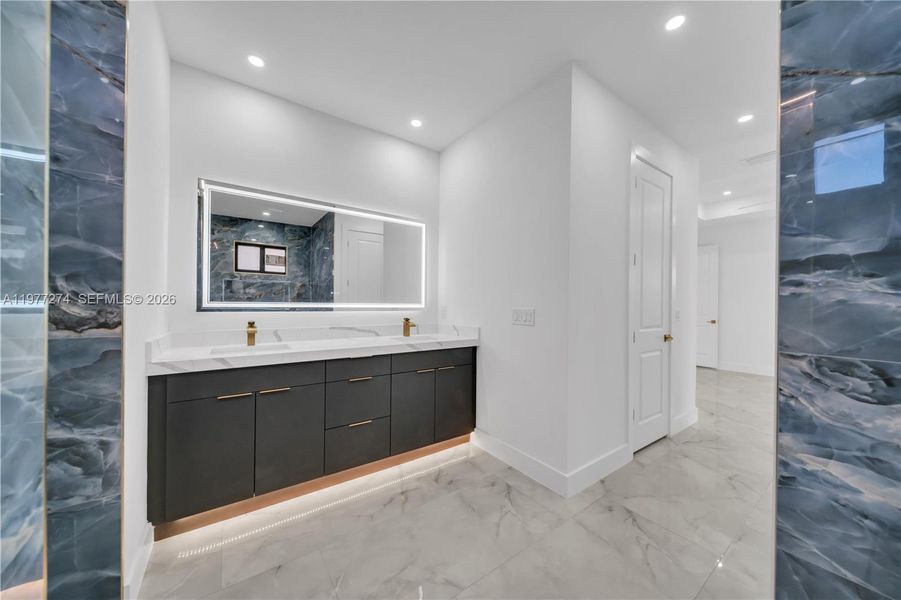 Furnished interior view inside a new home in , Cape Coral (Image 6).