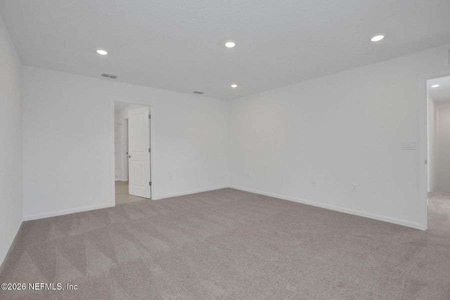 Spacious, unfurnished interior of a new home in Amberly, Green Cove Springs (Image 34).