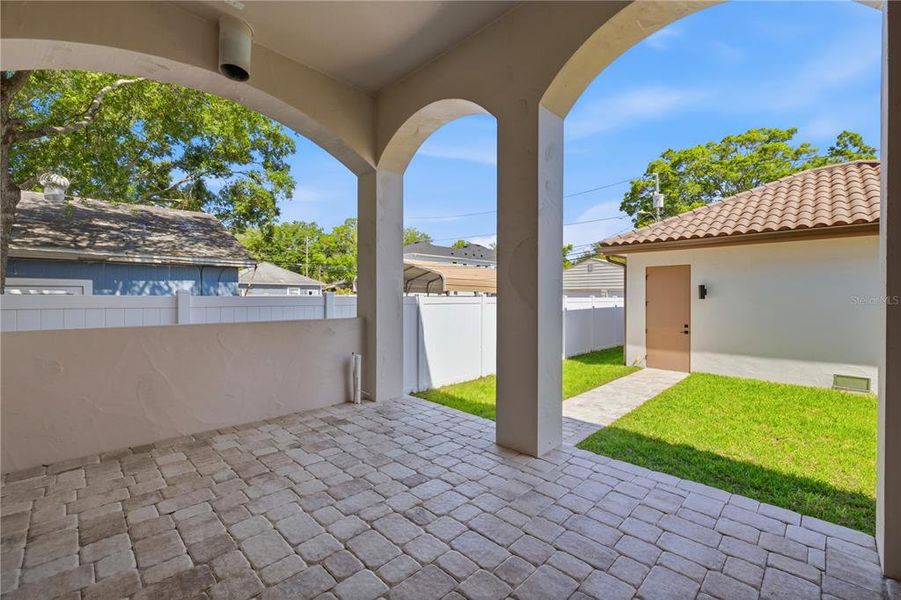 Exterior details and patio area of a home in , St. Petersburg (Image 39).