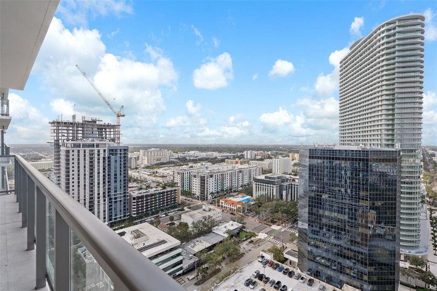 Condo located in St. Petersburg, FL showcasing its design and architecture (Image 24).