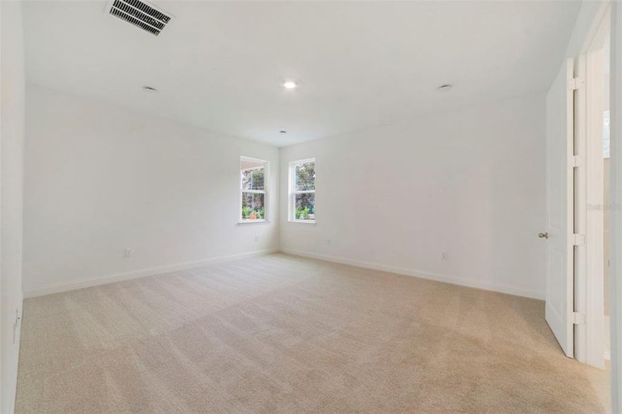 Spacious, unfurnished interior of a new home in Estates at Lake Jesup, Sanford (Image 14).