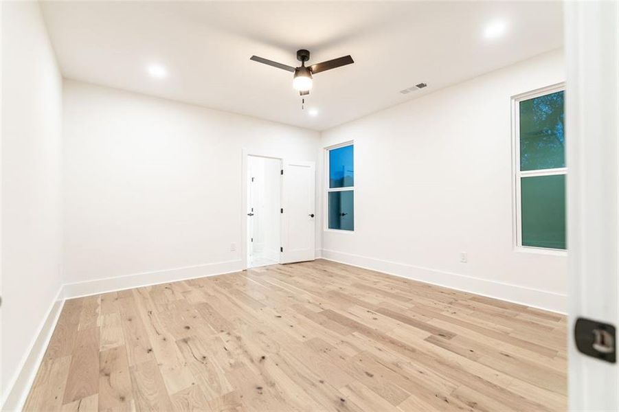 Spacious, unfurnished interior of a new home in , Monroe (Image 30).
