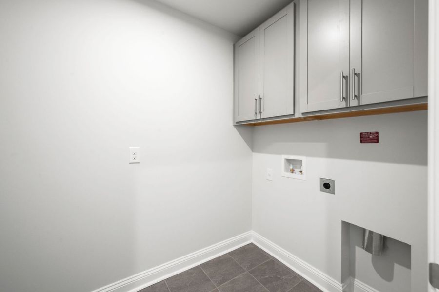 Spacious, unfurnished interior of a new home in Waterways, Richmond Hill (Image 20).