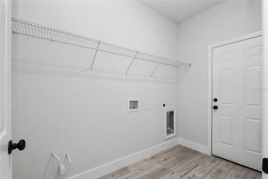 Spacious, unfurnished interior of a new home in , Citrus Springs (Image 37).