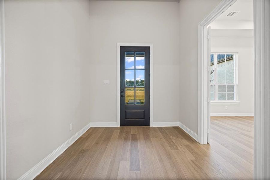 Spacious, unfurnished interior of a new home in Waterfall Ranch - 1 Acre Lots, Waxahachie (Image 24). Spacious, unfurnished interior of a new home in Waterfall Ranch - 1 Acre Lots, Waxahachie (Image 24).