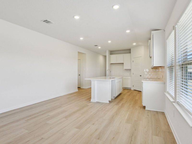 Dining room in the Allen floorplan at a Meritage Homes community. Dining room in the Allen floorplan at a Meritage Homes community.