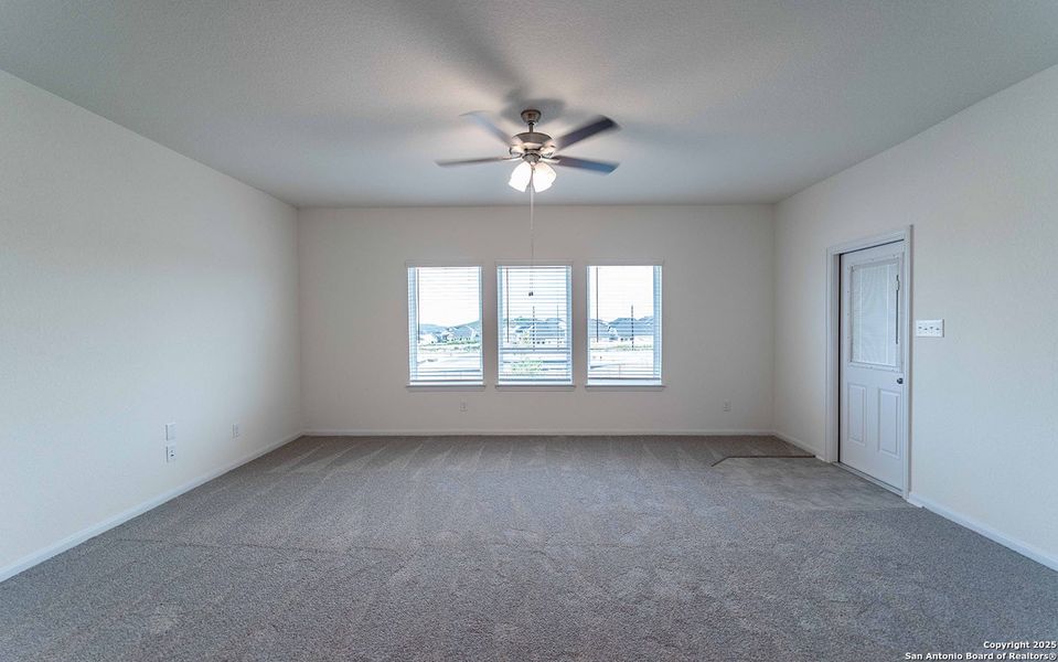 Spacious, unfurnished interior of a new home in Hunter's Ranch, San Antonio (Image 13).