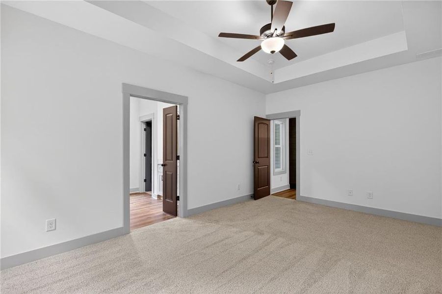 Spacious, unfurnished interior of a new home in , Silver Creek (Image 29).
