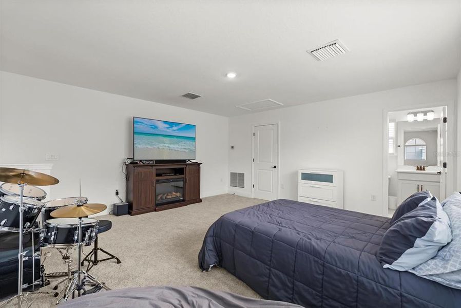 Furnished interior view inside a new home in Hills of Minneola, Minneola (Image 24).
