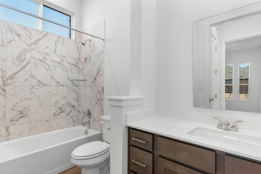 Furnished interior view inside a new home in Highland Village, Georgetown (Image 8).