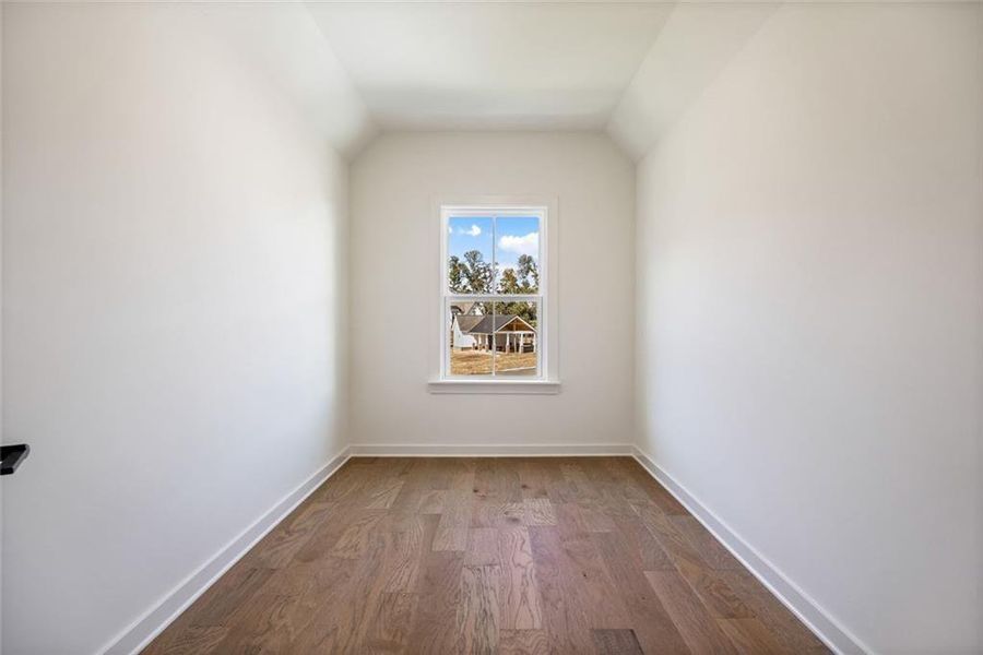 Spacious, unfurnished interior of a new home in Long Hollow Landing, Gainesville (Image 43).