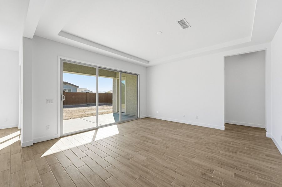 Spacious, unfurnished interior of a new home in Ellsworth Ranch, Queen Creek (Image 19).