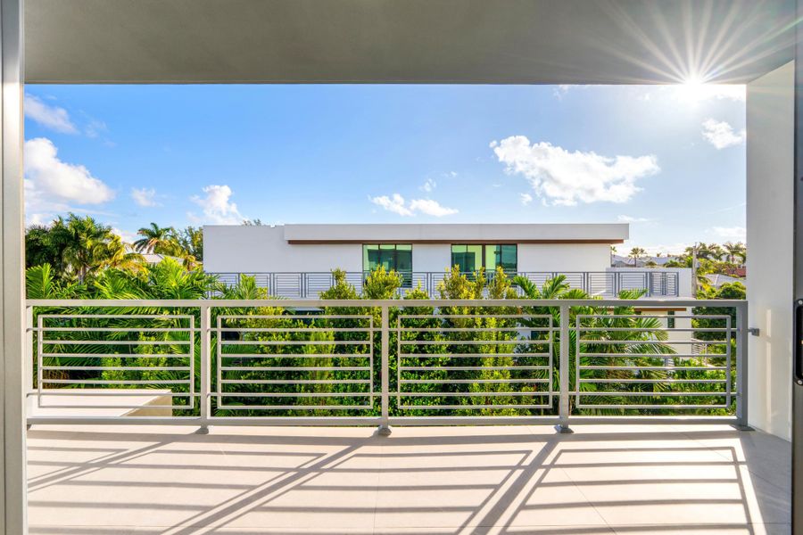 mls_BALCONY_2_DT